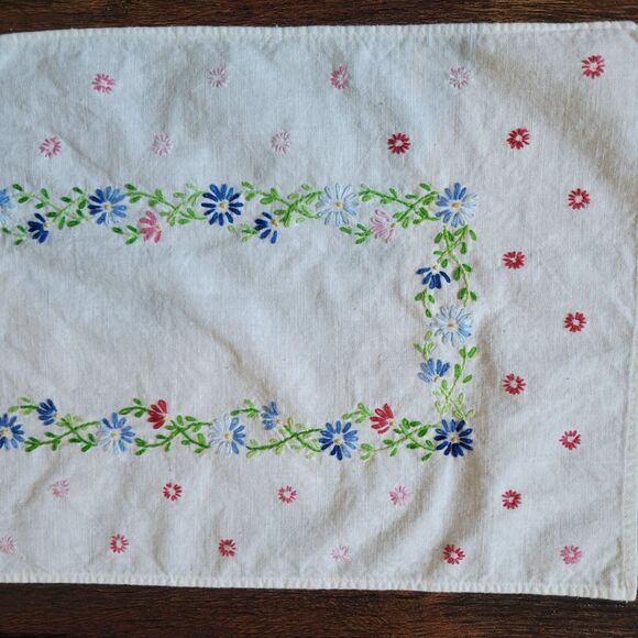 Vintage Lot of 8 Pcs decorated runners dish & fingertip towel dresser scarves - Picture 3 of 16